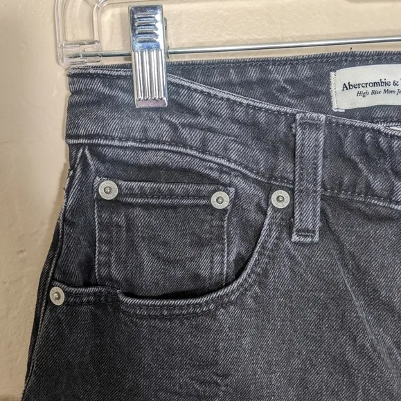 Abercrombie &amp; Fitch Curve Love High Rise Mom Jeans Black 26 / 2R