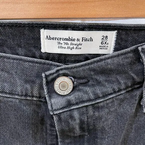 ABERCROMBIE &amp; FITCH The 90's Straight Ultra High Rise Curve Love Black Jeans 6xs