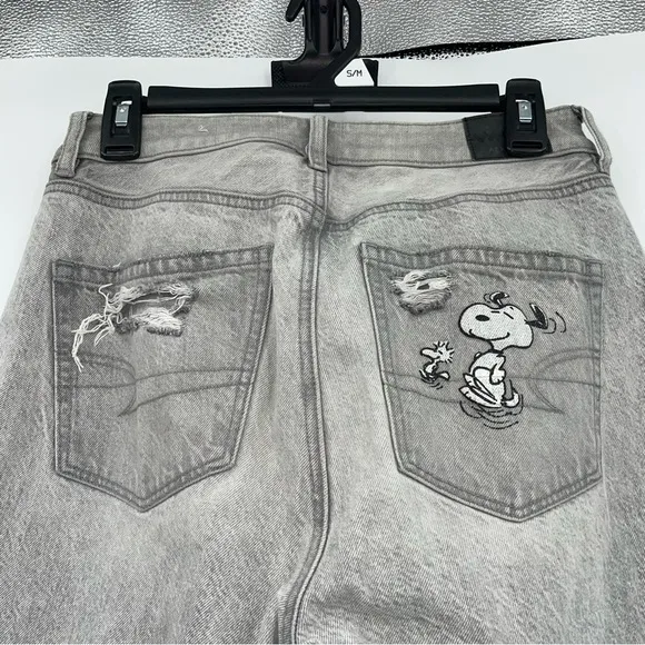 AE x Peanut Jeans Collaboration Mom Jeans Factory Distressed Snoopy Gray Sz 6