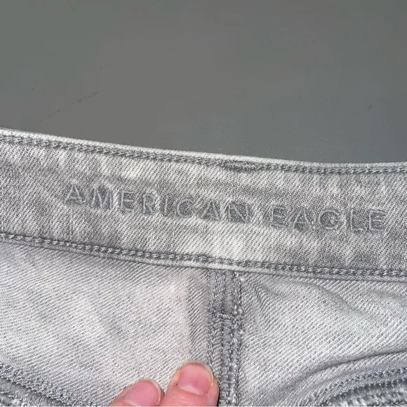 AE x Peanut Jeans Collaboration Mom Jeans Factory Distressed Snoopy Gray Sz 6