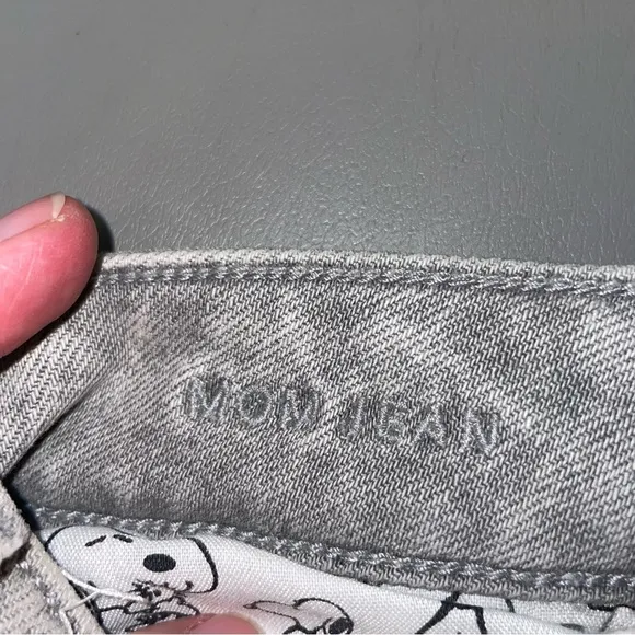 AE x Peanut Jeans Collaboration Mom Jeans Factory Distressed Snoopy Gray Sz 6
