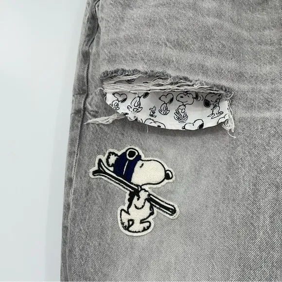 AE x Peanut Jeans Collaboration Mom Jeans Factory Distressed Snoopy Gray Sz 6