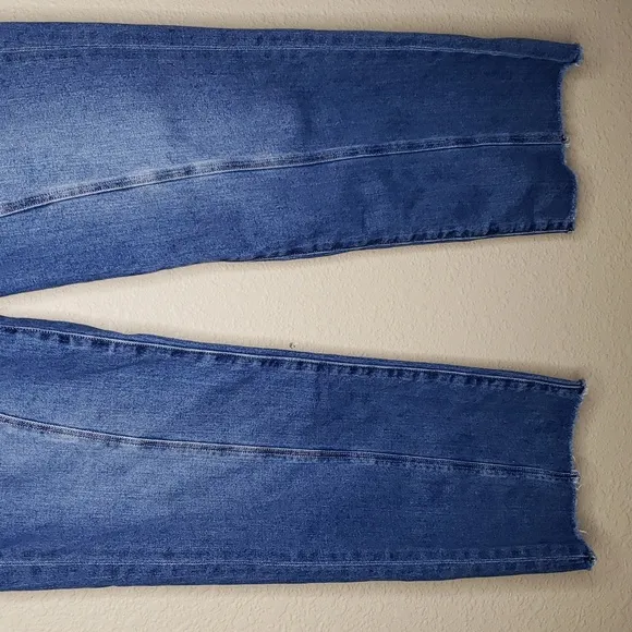American Eagle Womens Low-Rise Baggy Straight Jeans Real Good Size 6 Old Money