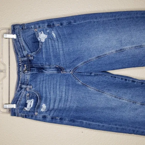 American Eagle Womens Low-Rise Baggy Straight Jeans Real Good Size 6 Old Money