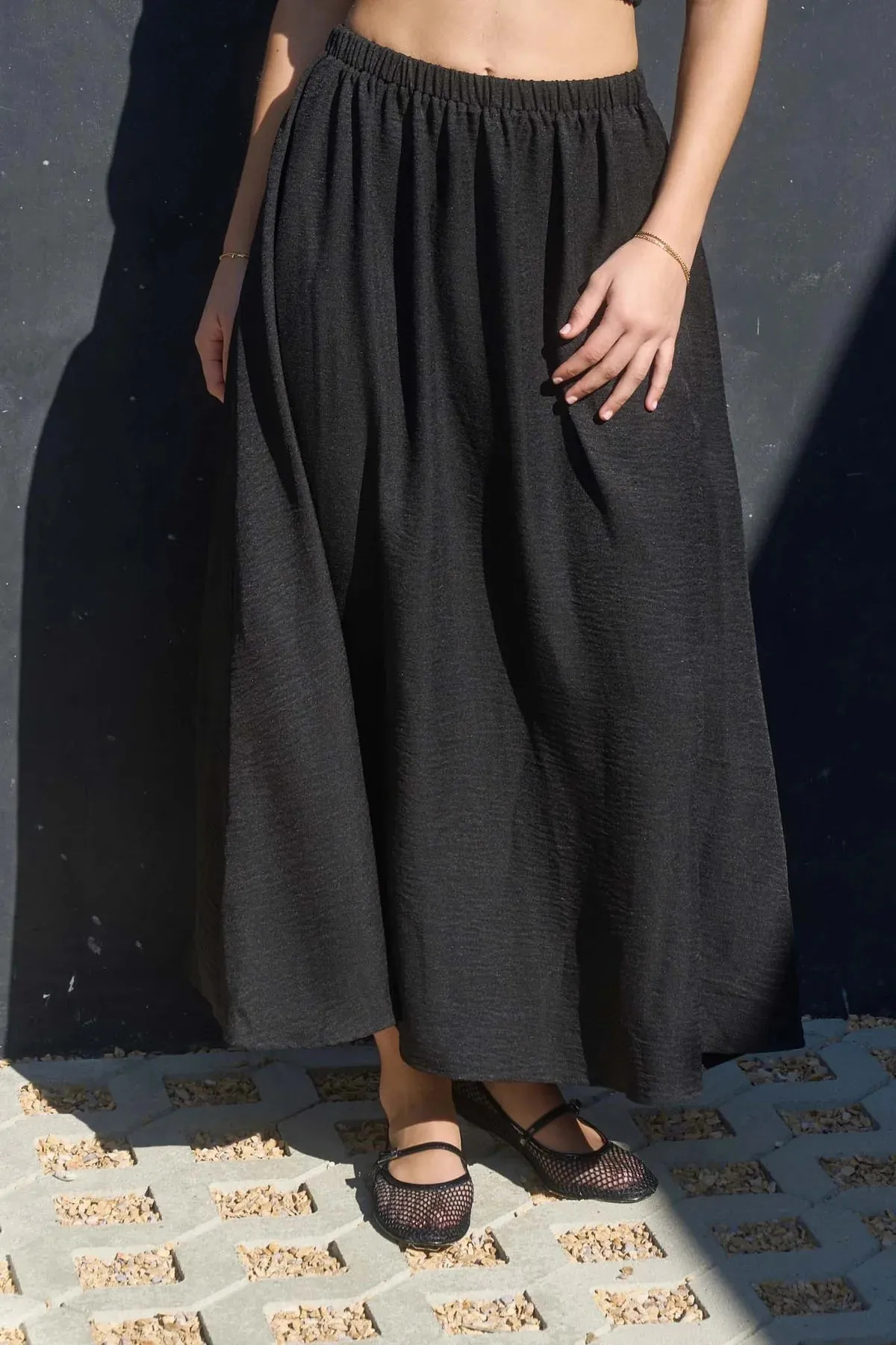 BLACK MIDI SKIRT
