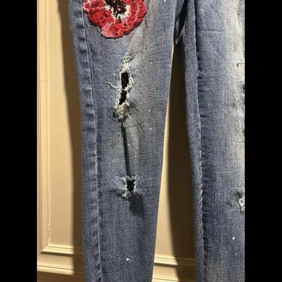 👖💙Boston Proper Sz 6 Sequined  Distressed  Skinny 98% Cotton 2 % Spandex Jeans