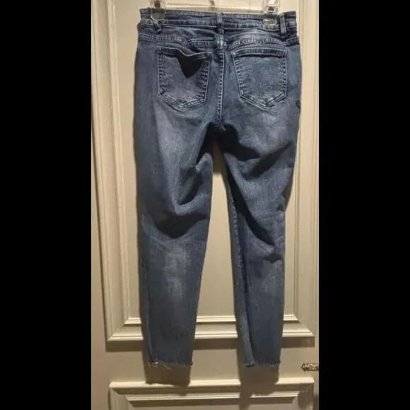 👖💙Boston Proper Sz 6 Sequined  Distressed  Skinny 98% Cotton 2 % Spandex Jeans