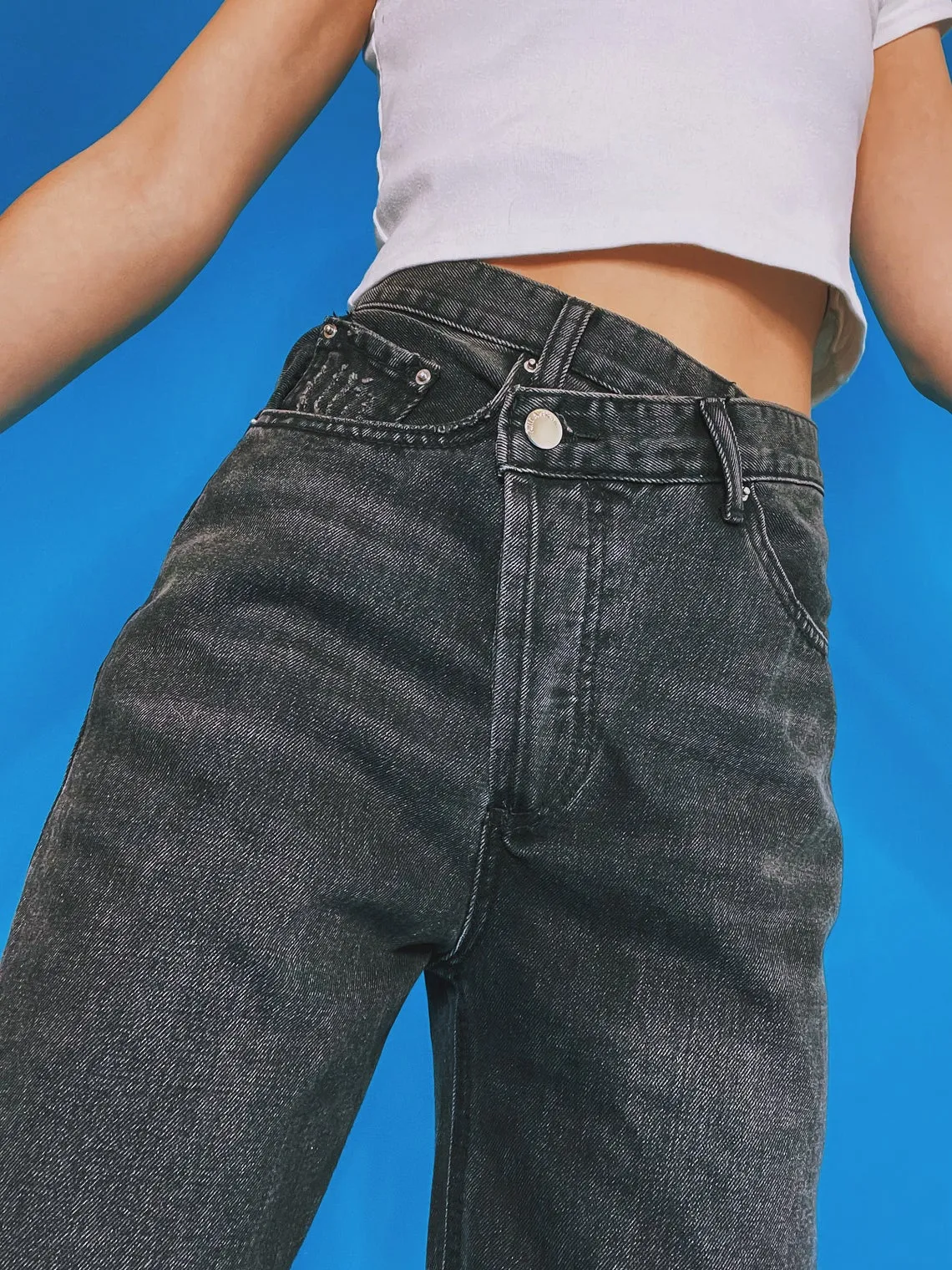 CRISS CROSS Front High-Waisted Mom Jeans - BLACK