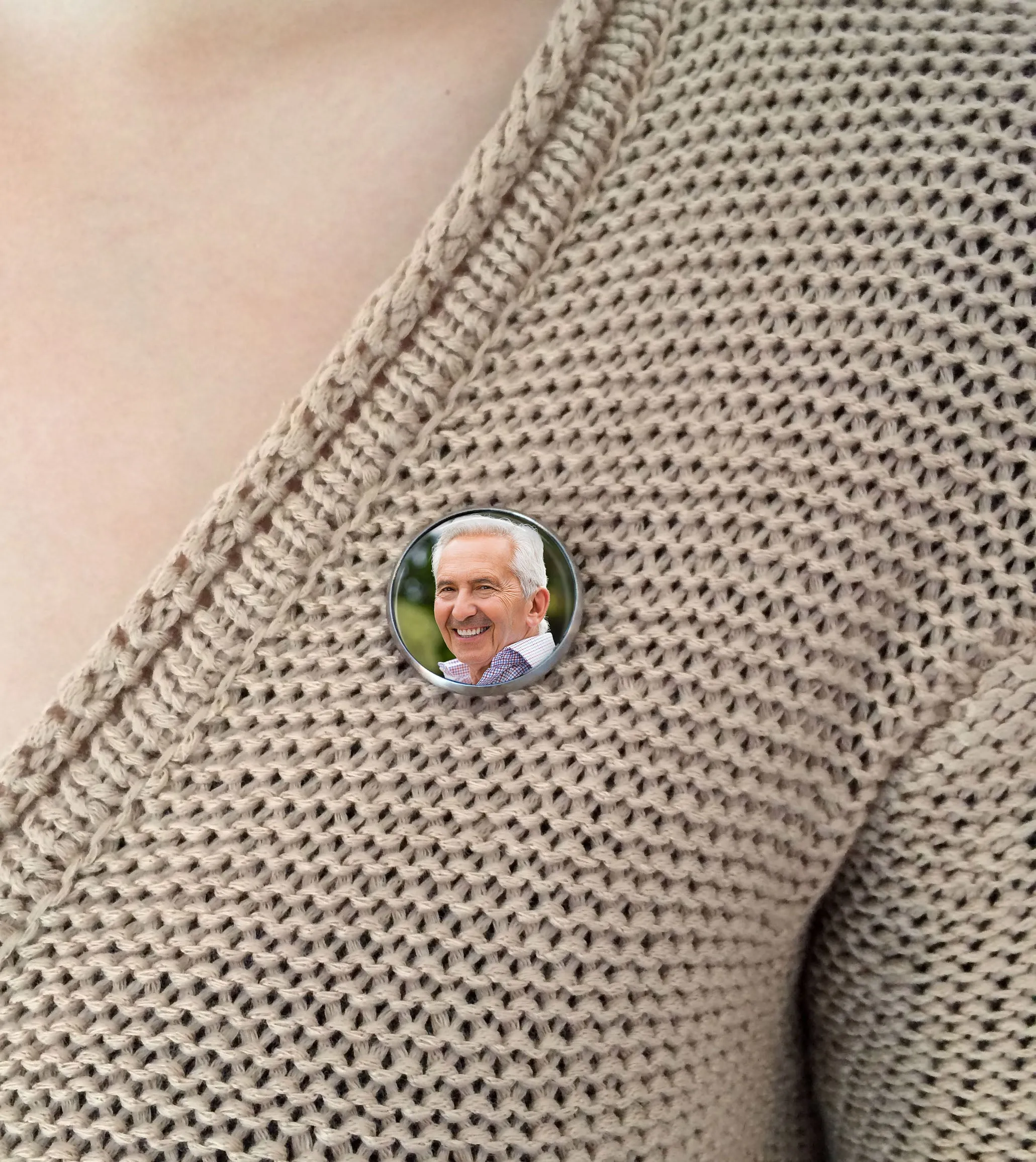 Custom photo memorial lapel pin