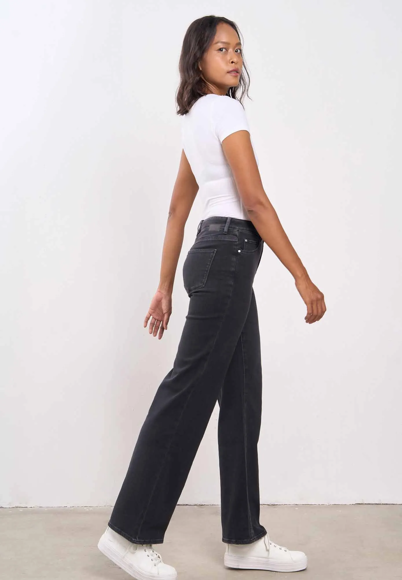 DAWN Dew Flared Classic black denim