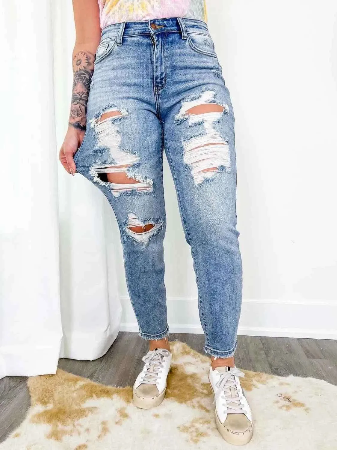 Distressed Skinny Jeans for Effortless Style and Comfort