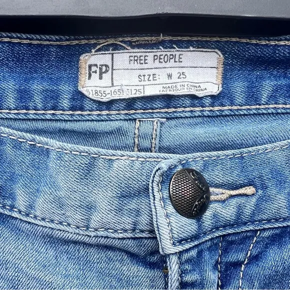 Free people denim Jeans 25 straight distressed