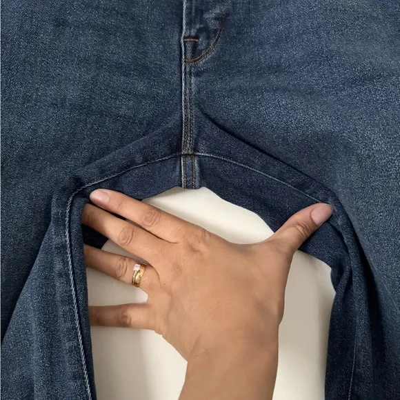 Good American High Waisted Good Legs Twisted Slit Jeans in Indigo size 4/27