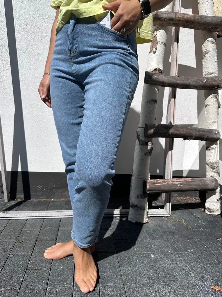 High-Waisted WolffMode Jeans