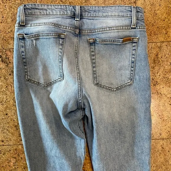 Joe’s jeans the Charlie high rise skinny ankle jeans