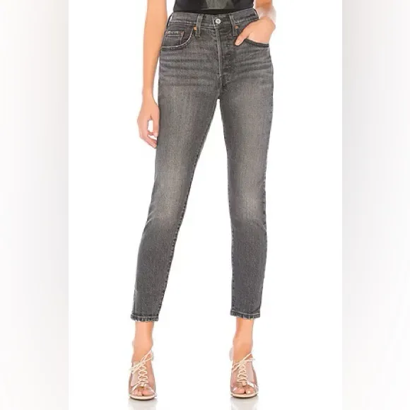 Levi’s 501 Skinny in Coal Black size 26