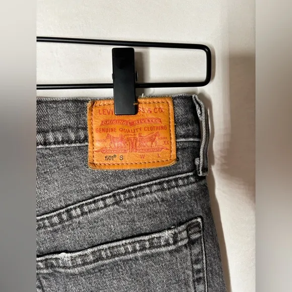 Levi’s 501 Skinny in Coal Black size 26