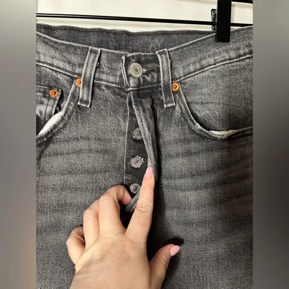 Levi’s 501 Skinny in Coal Black size 26