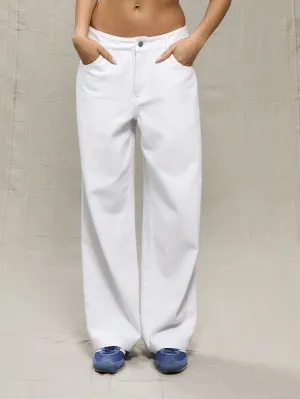 Low-Rise Wide-Leg Jeans – Trendy & Flattering Denim for Any Occasion