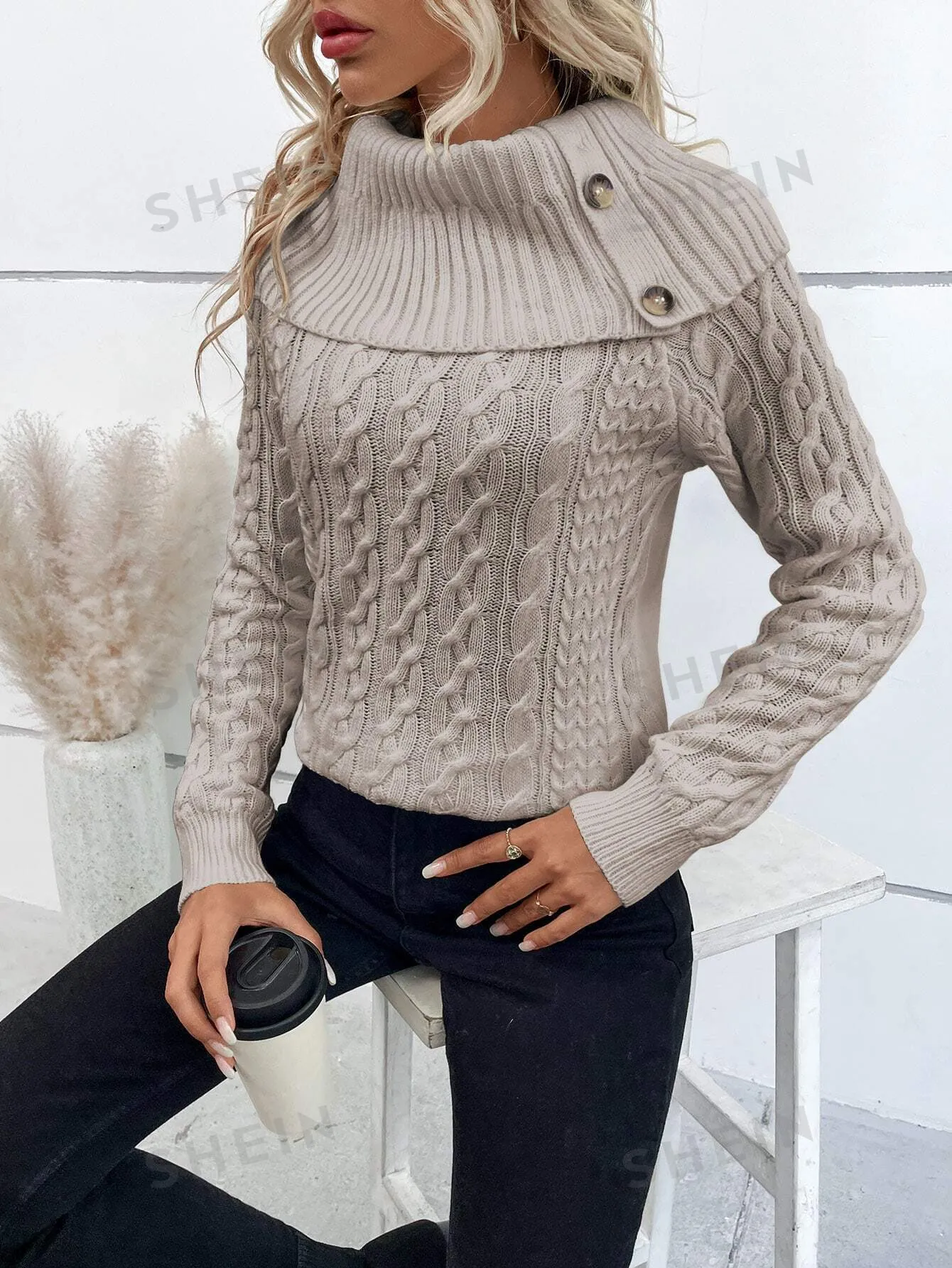 LUNE Pile Collar Cable Knit Raglan Sleeve Sweater