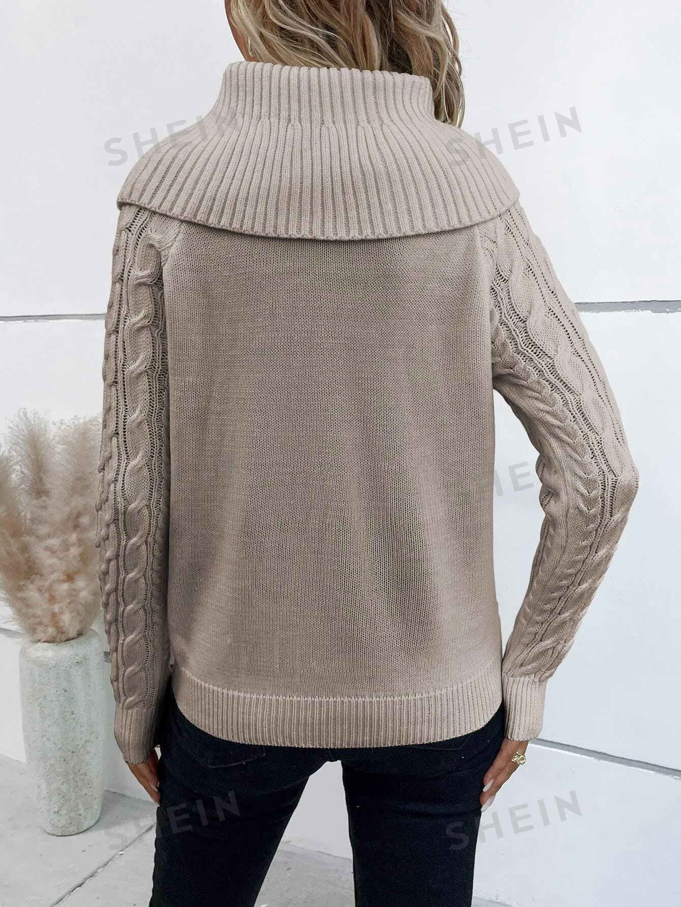 LUNE Pile Collar Cable Knit Raglan Sleeve Sweater