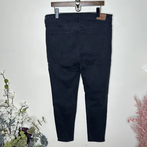 MADEWELL 9&quot; Mid-Rise Skinny Jeans in Lunar Wash: TENCEL Denim Edition {NN4}