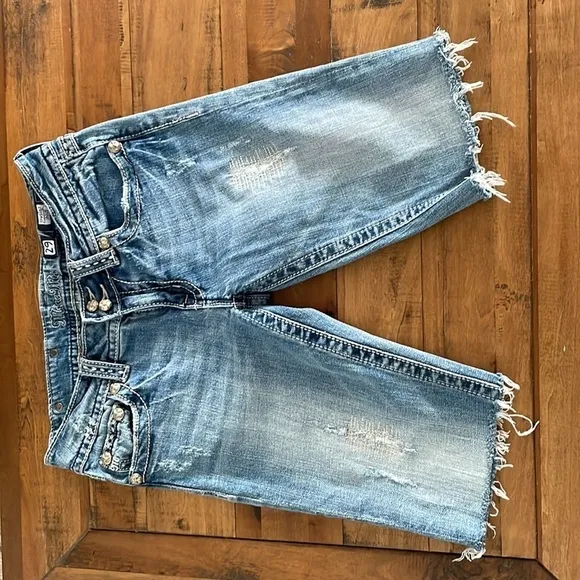 MISS Me Cut Off Jeans Size 29