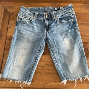 MISS Me Cut Off Jeans Size 29