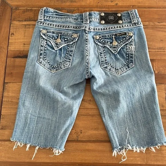 MISS Me Cut Off Jeans Size 29