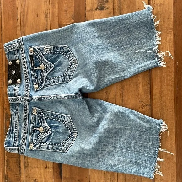 MISS Me Cut Off Jeans Size 29