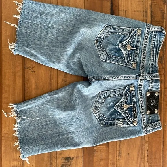 MISS Me Cut Off Jeans Size 29