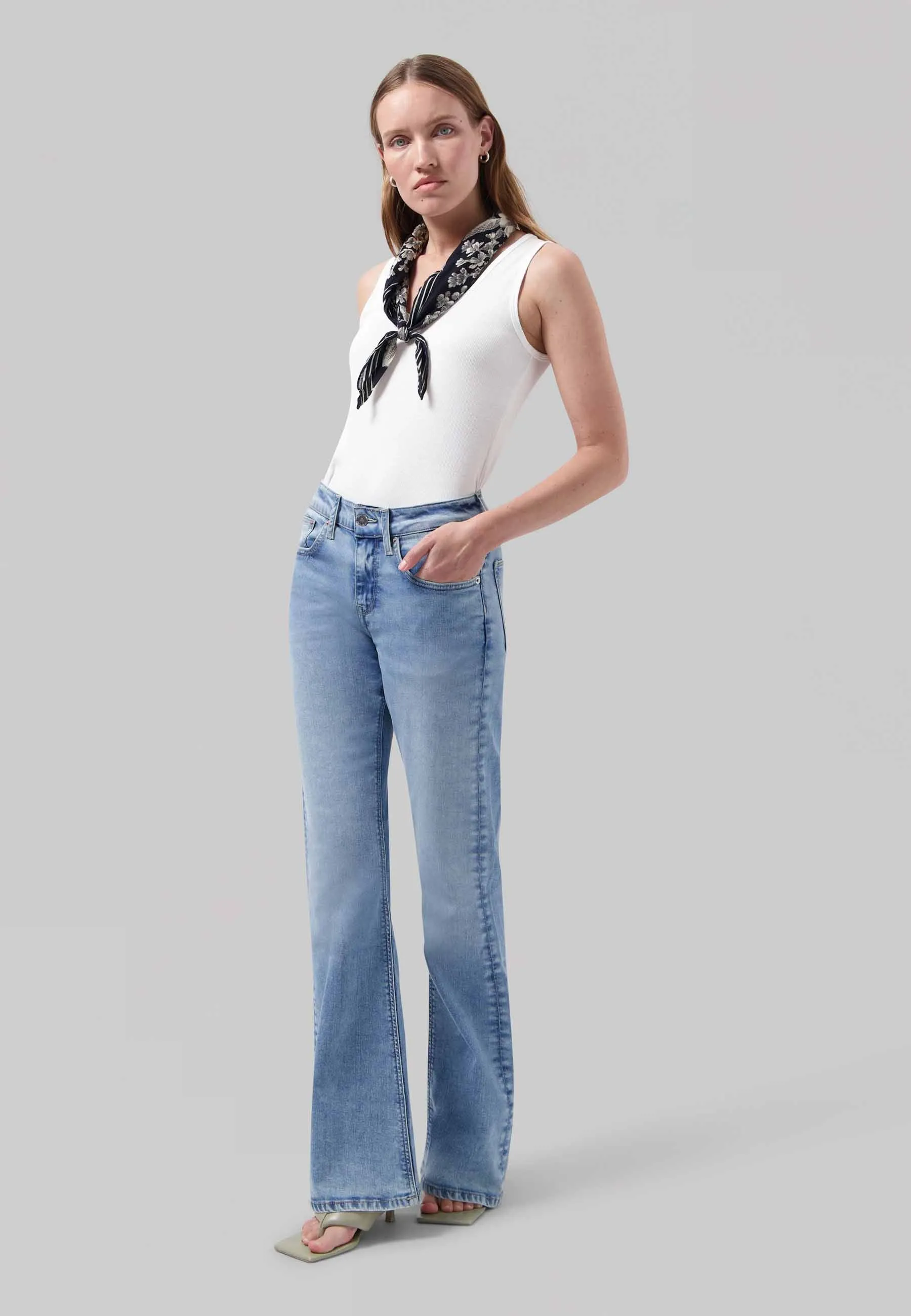 MUD JEANS Fiona Flared stone vintage