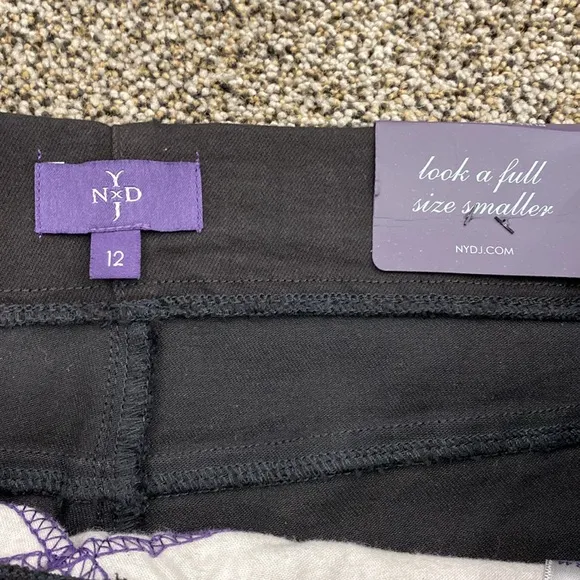 NYDJ NWT Alina Black Denim Pull On Ankle Comfort Jeans Slimming Lift Stretch