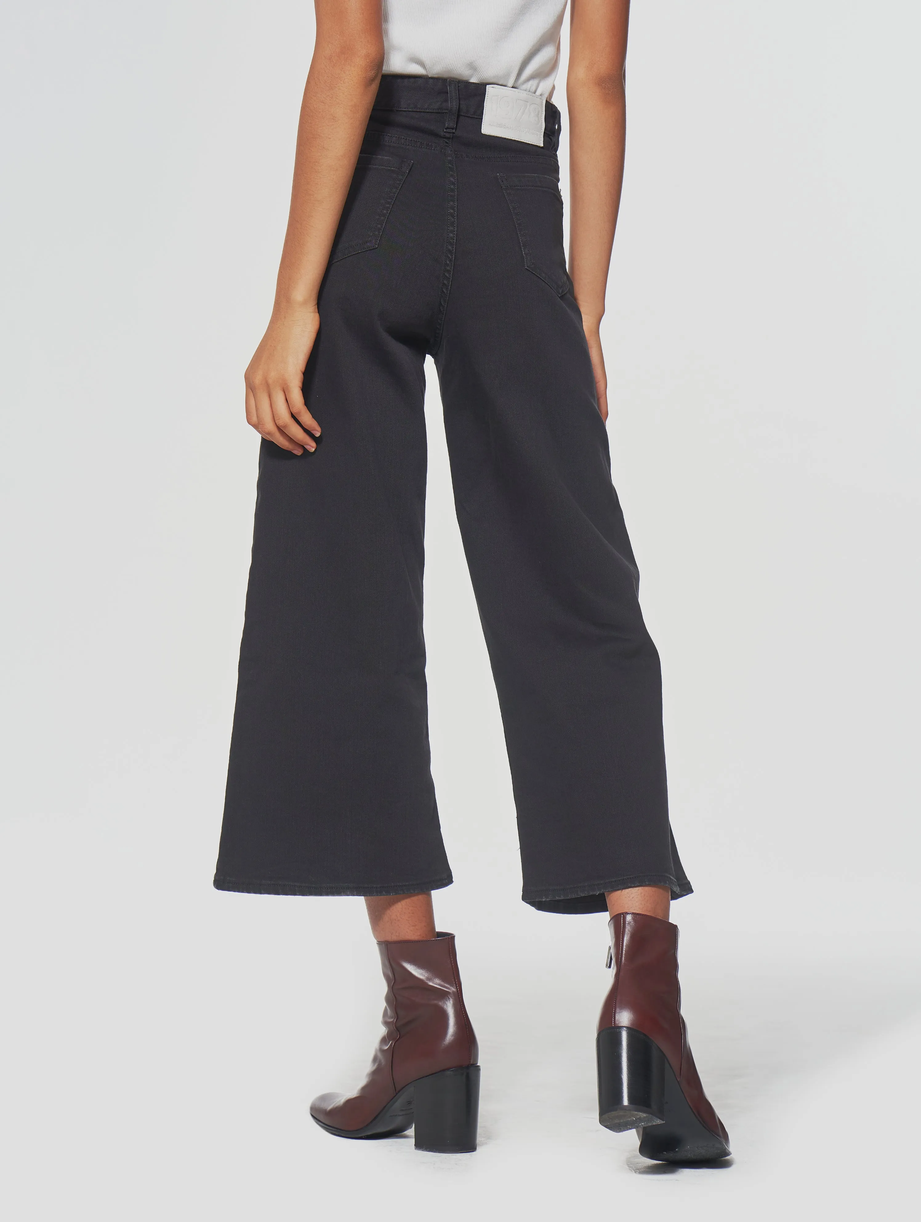 PATTI WIDE FLARED JEANS IN BLACK - Woman