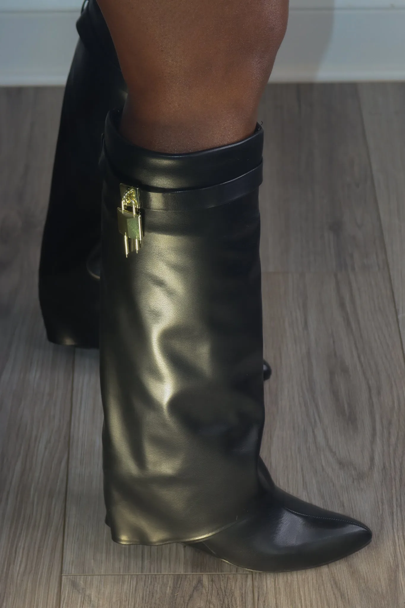 REMY | BLACK PADLOCK DETAIL WEDGE HEEL BOOT
