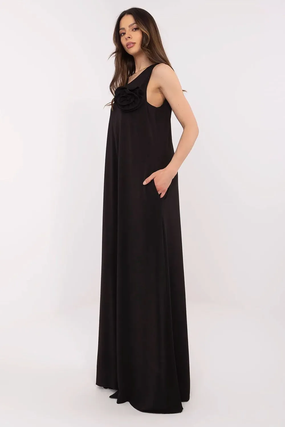 Stylish women's flower-shaped brooch jumpsuit