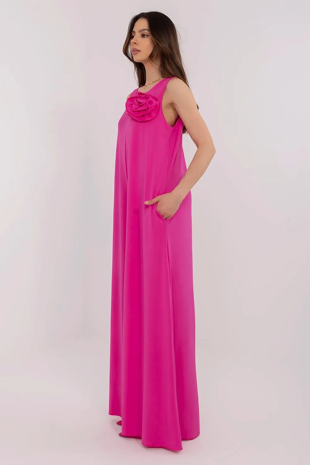 Stylish women's flower-shaped brooch jumpsuit