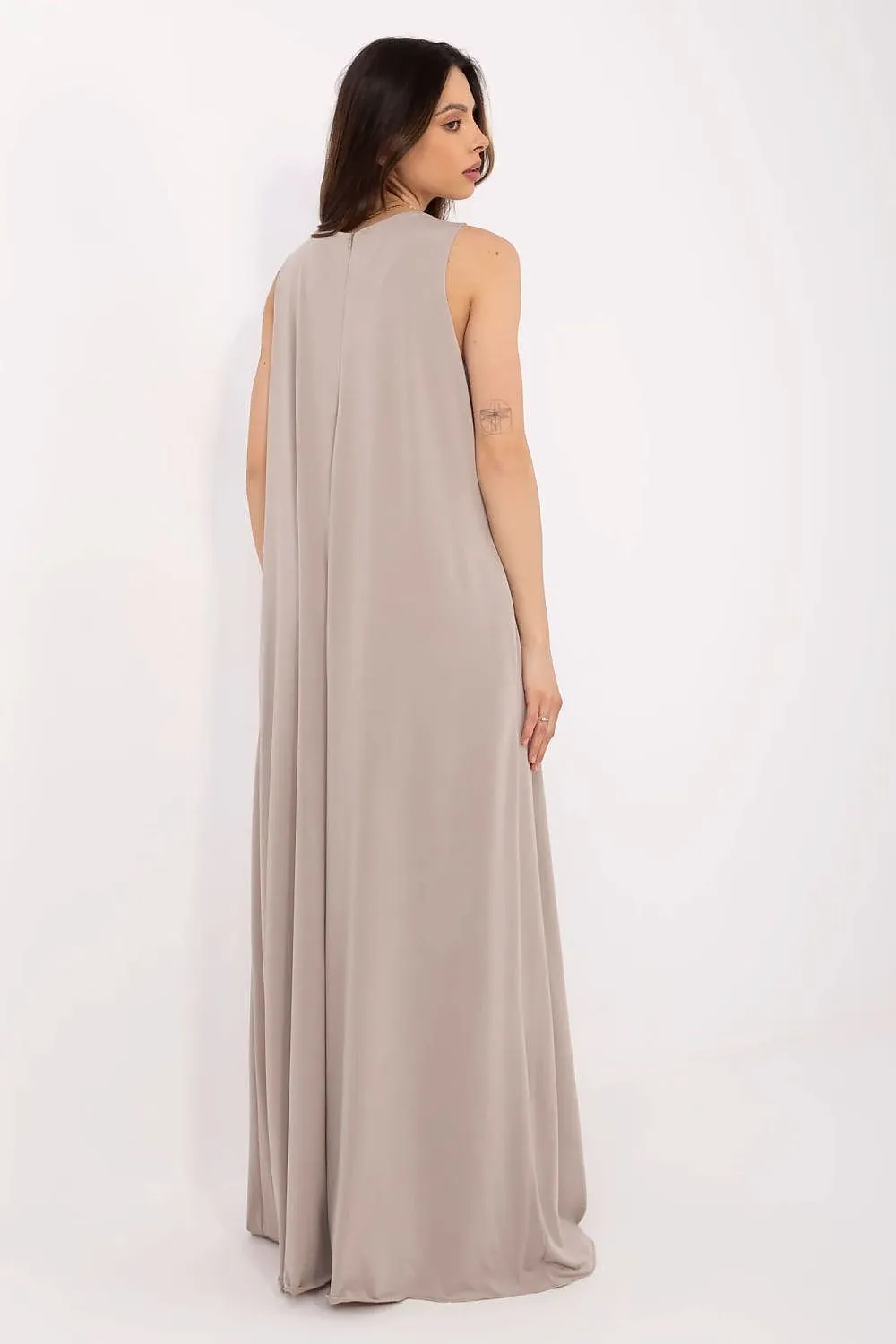 Stylish women's flower-shaped brooch jumpsuit