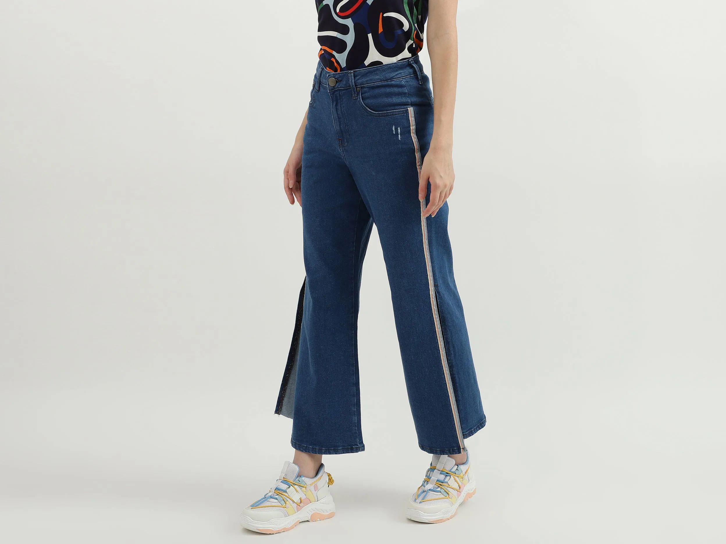 Women Solid Flared Fit Jeans