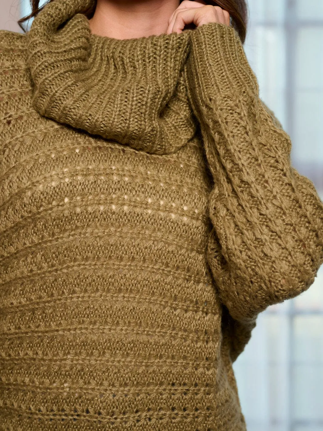 WOMEN'S LONG SLEEVE TURTLE NECK KNIT PULLOVER SWEATER